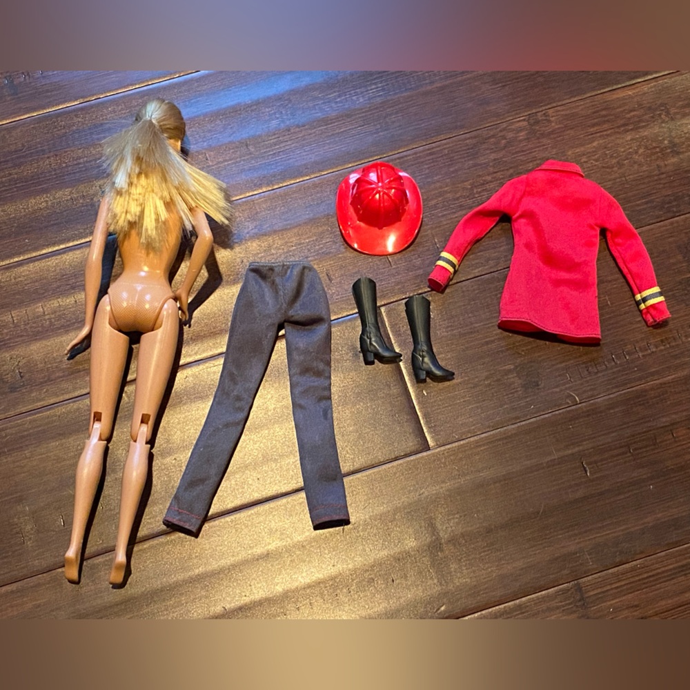 Barbie Careers Firefighter Doll 🔥 👩‍🚒 - Picture 10 of 12